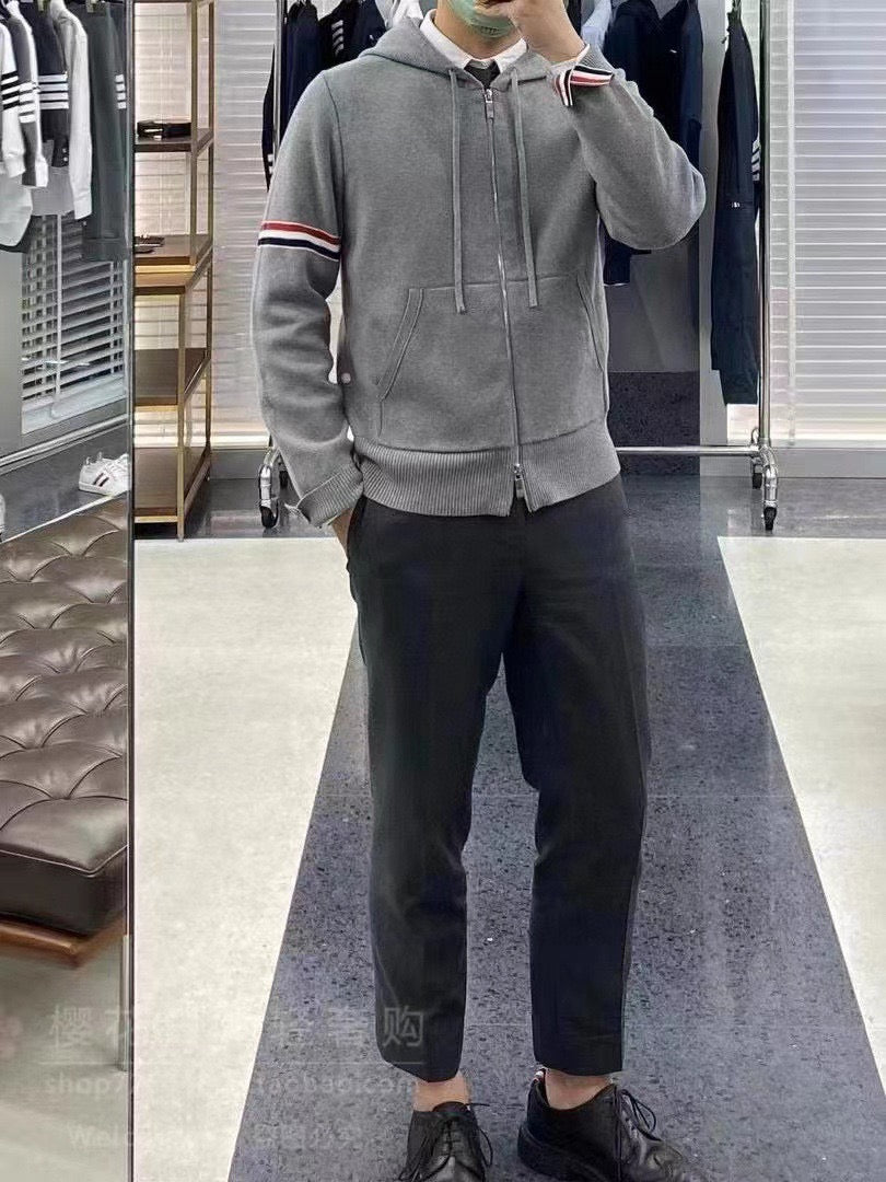 سترة متعددة الألوان