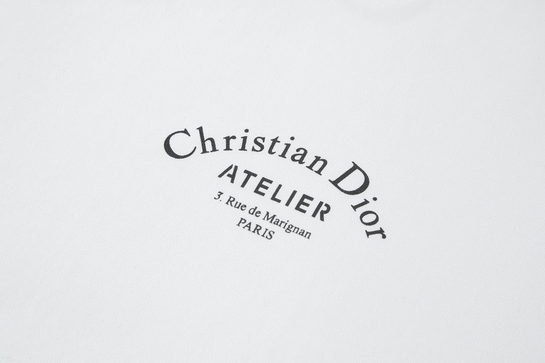 Schwarz-weißes T-Shirt
