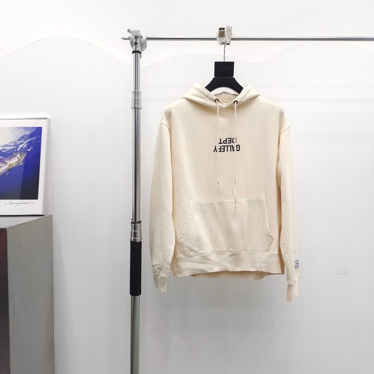 Sudadera con capucha blanca