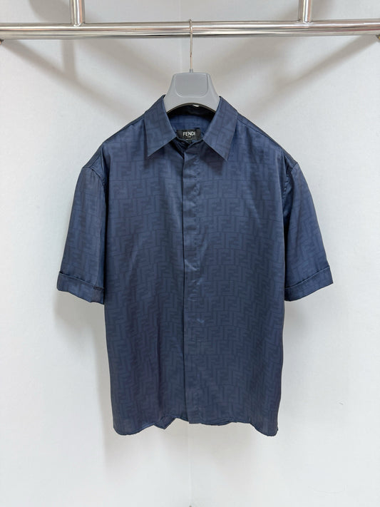 Dunkelblaues T-Shirt