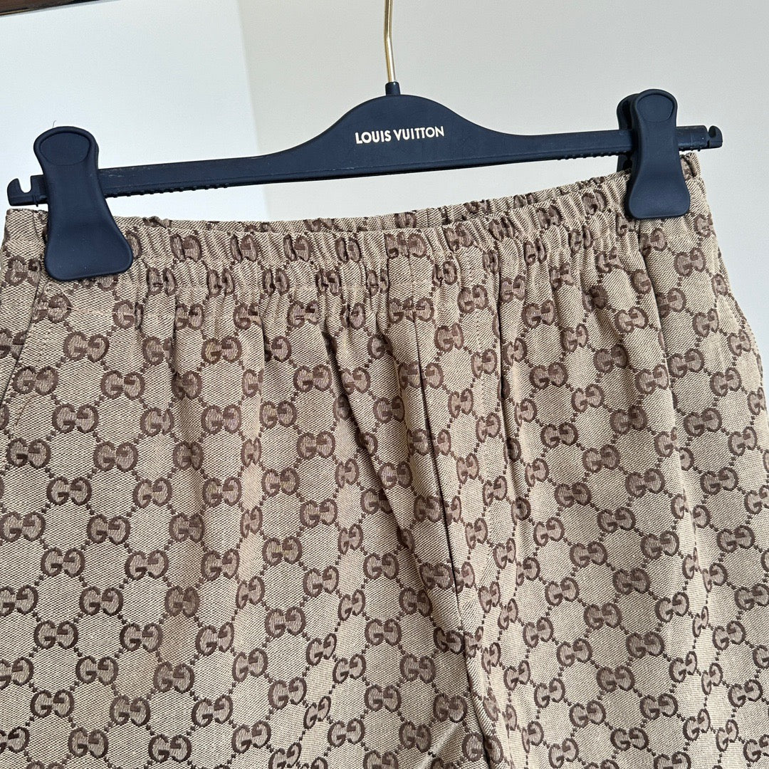 Pantalón corto negro y caqui
