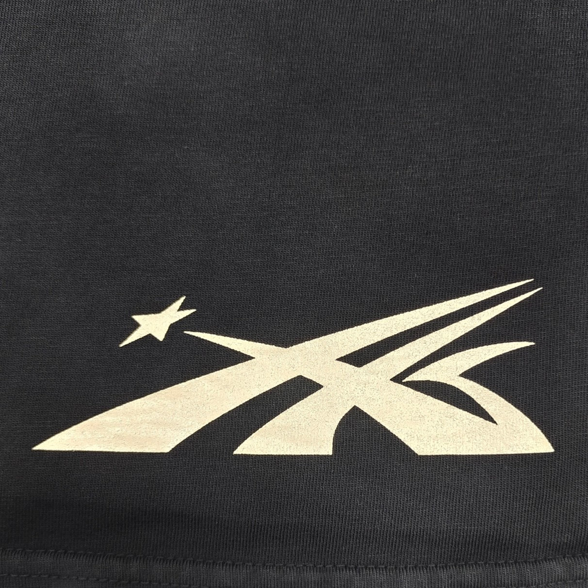 Camiseta negra oscura