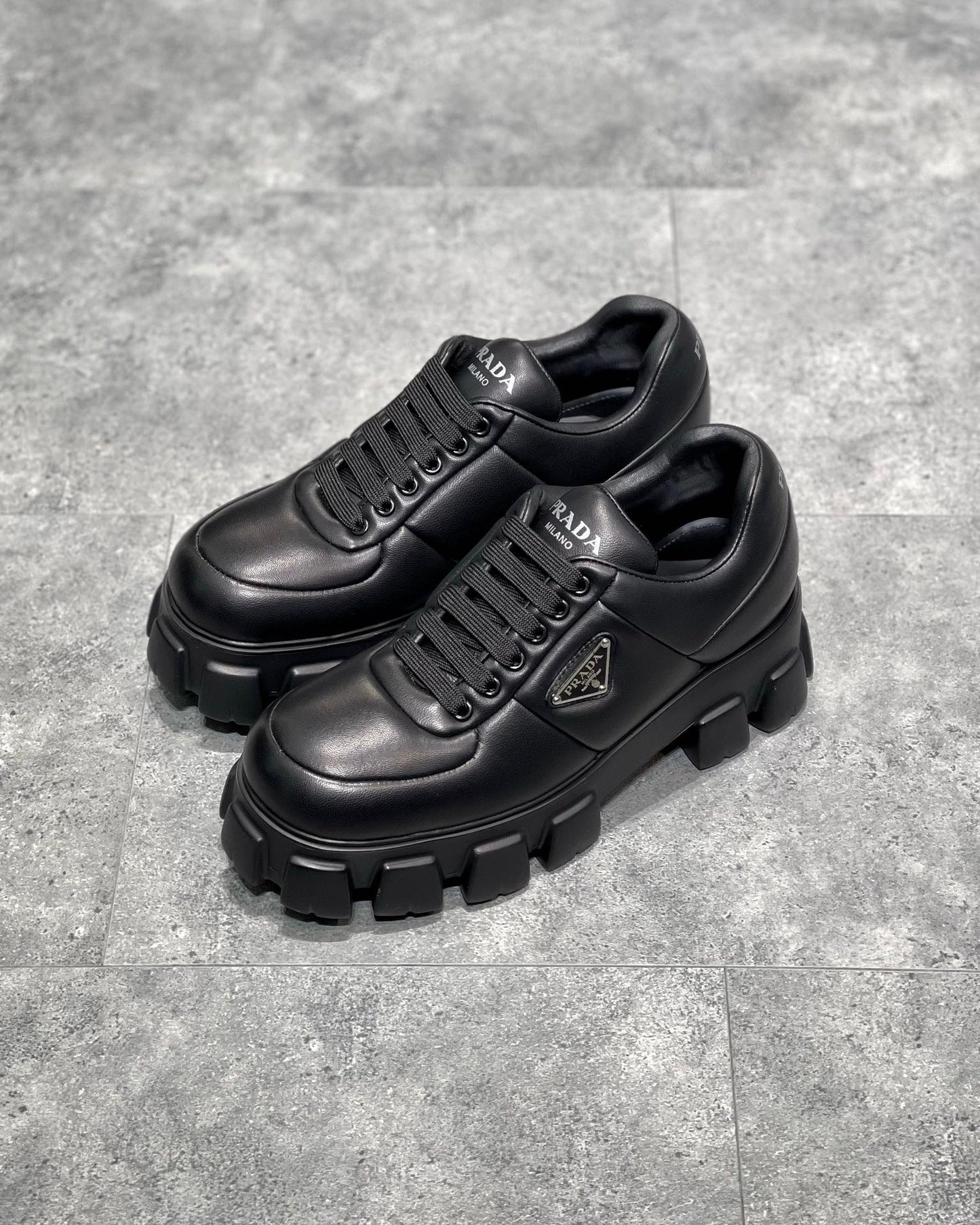 Schwarze Schuhe