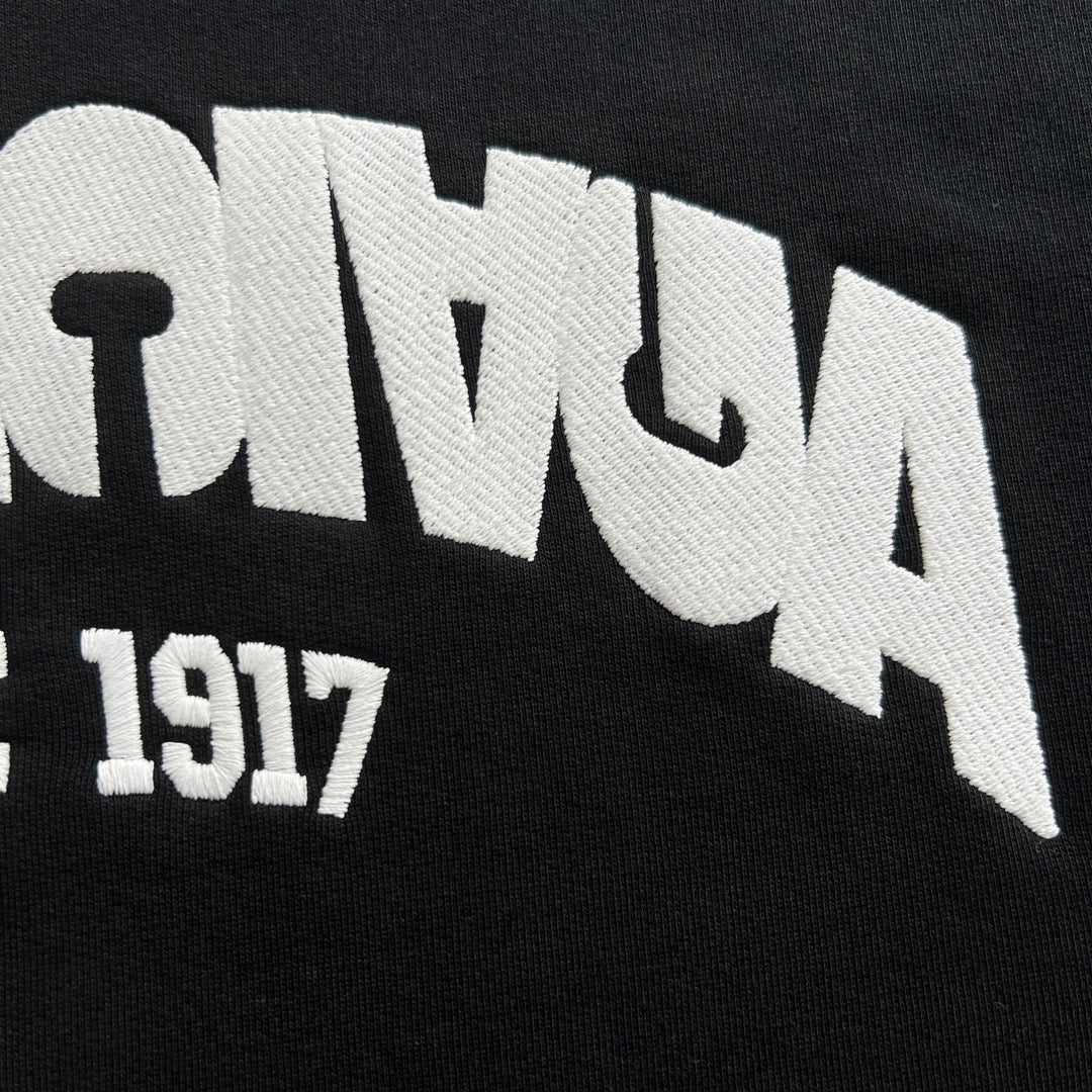 Sudadera con capucha en blanco y negro