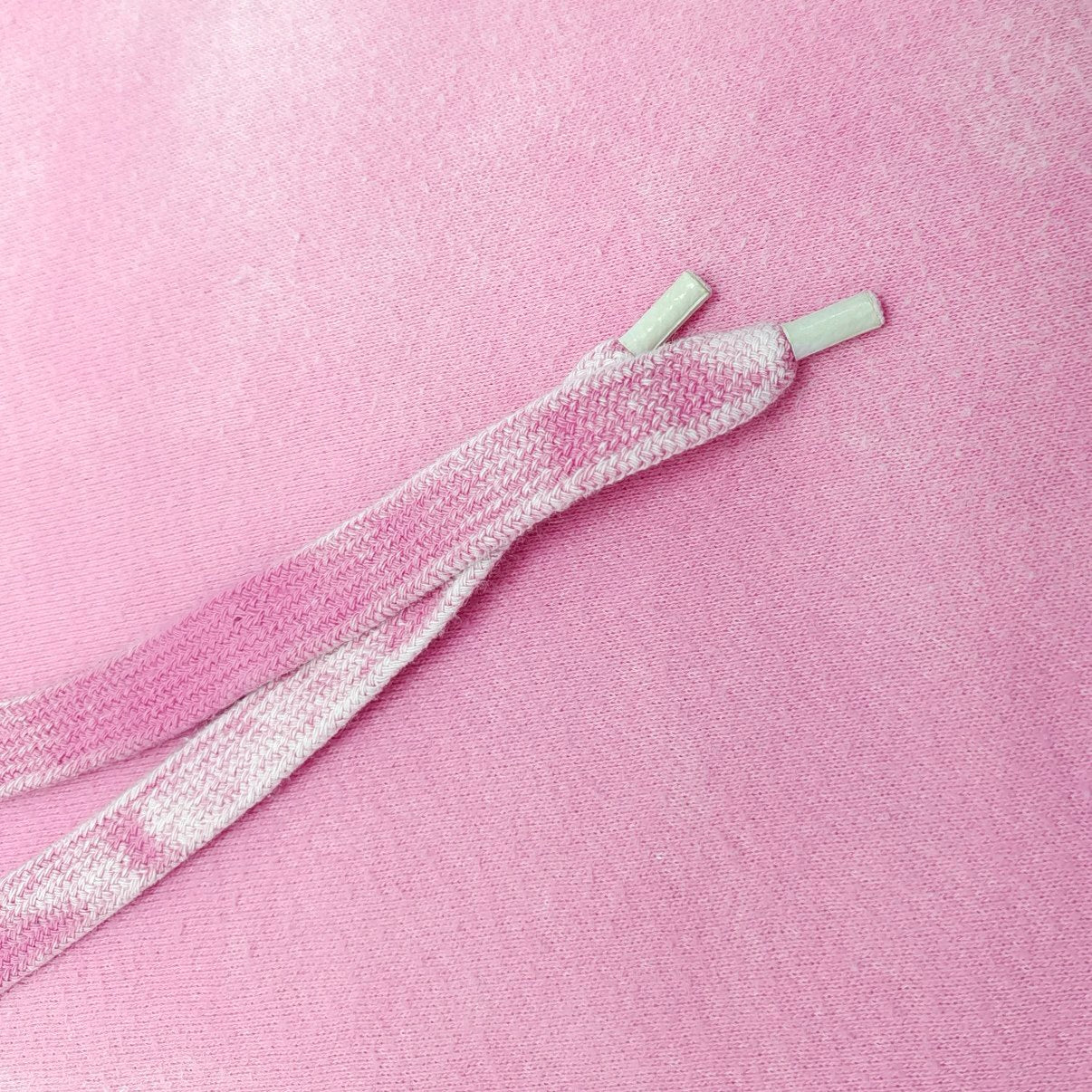 Sudadera con capucha amarilla y rosa