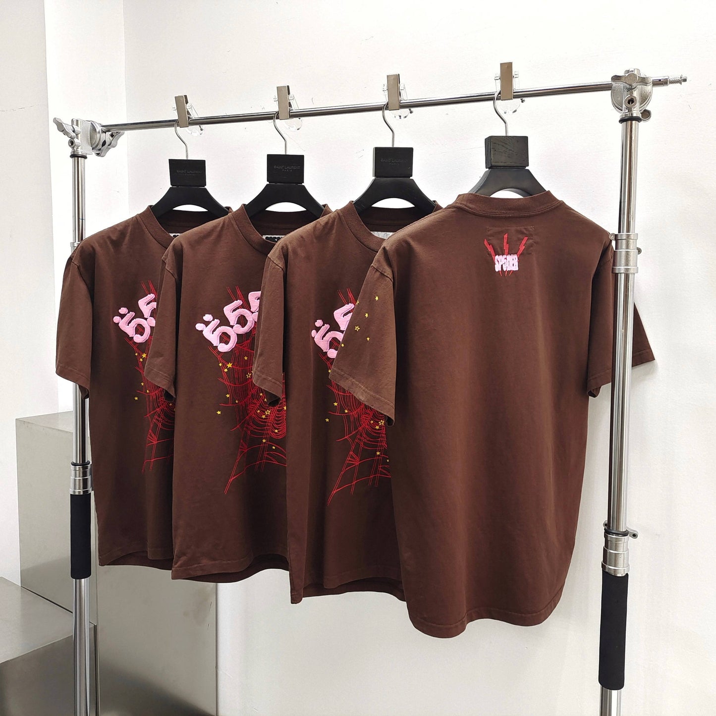 Braunes T-Shirt