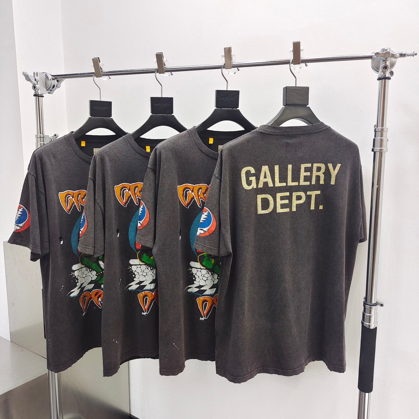 camiseta negra