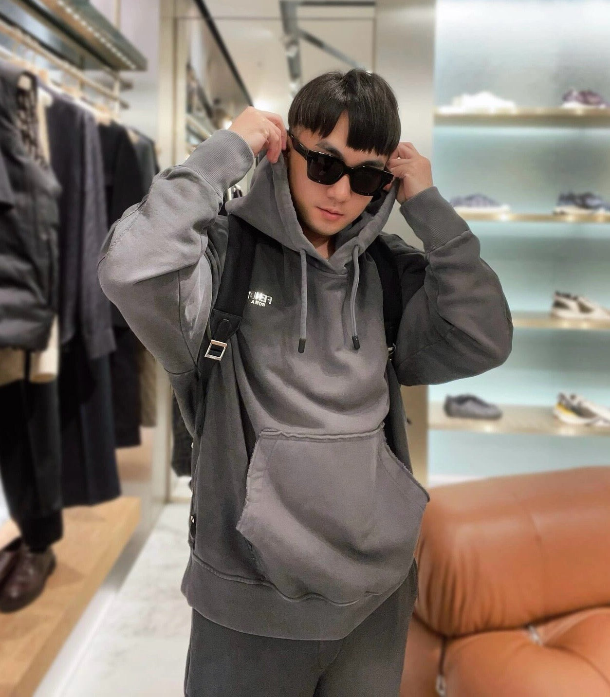 Sudadera con capucha gris oscuro