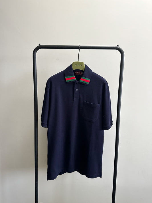 Dunkelblaues Polo