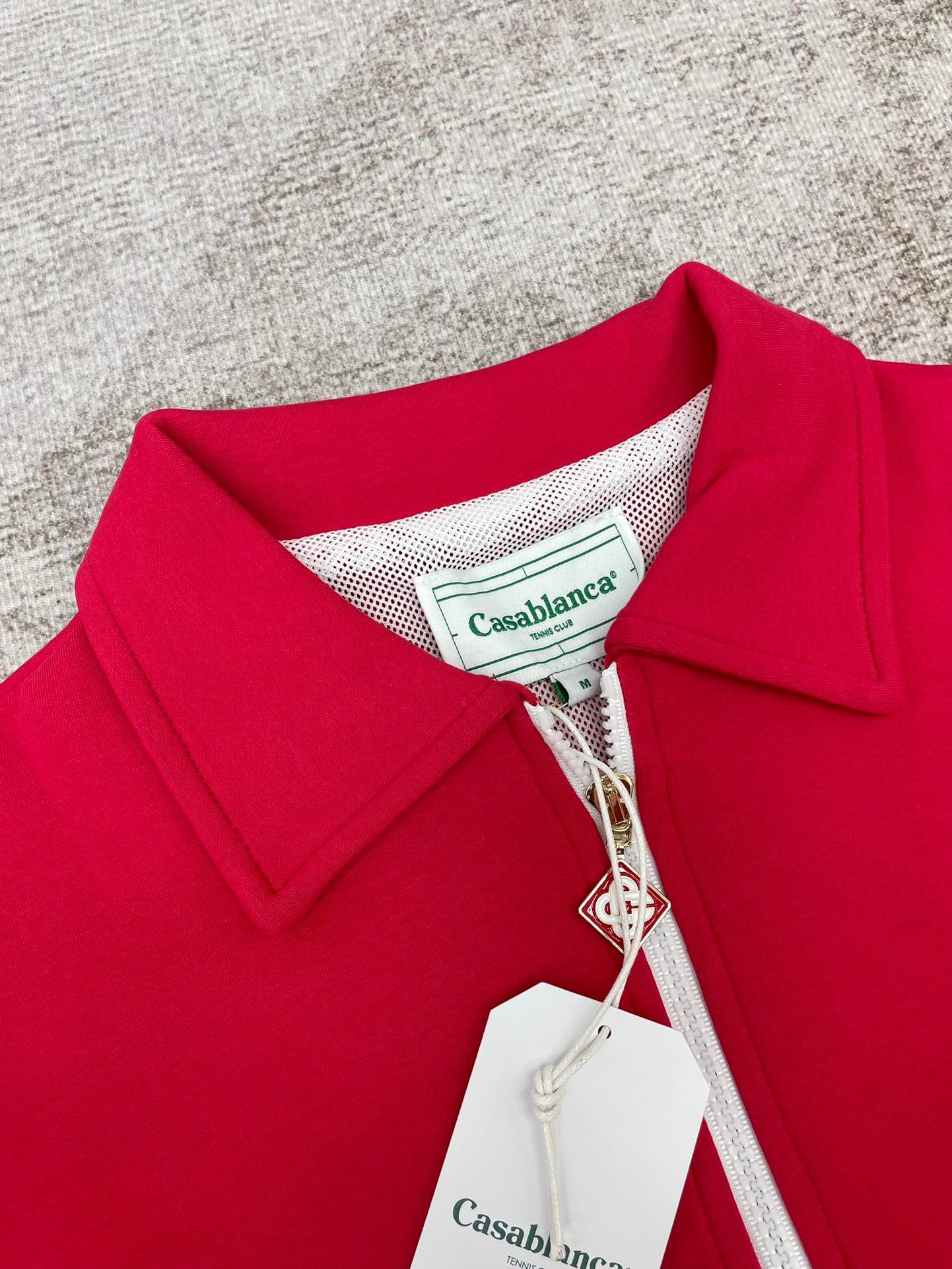 Chaqueta roja y verde