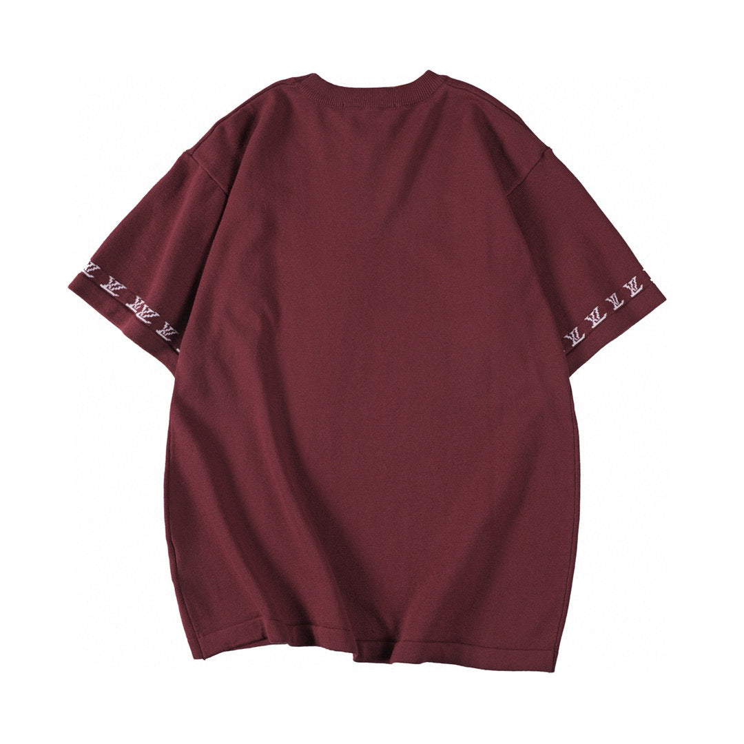 Bordeauxrotes T-Shirt