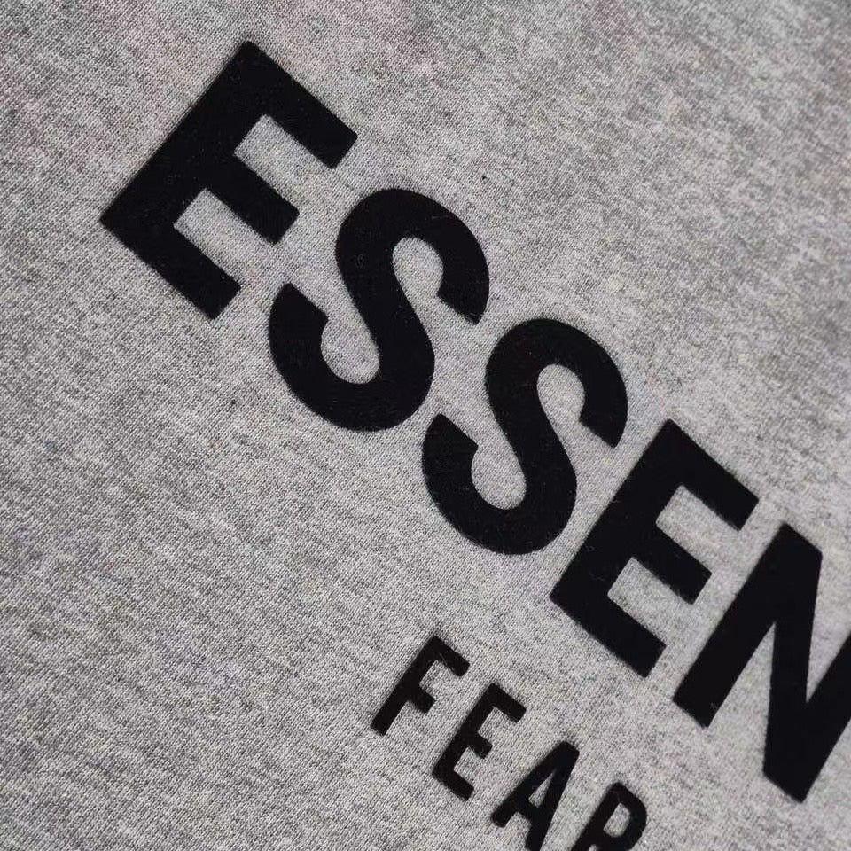 Camiseta gris claro, gris oscuro y negra