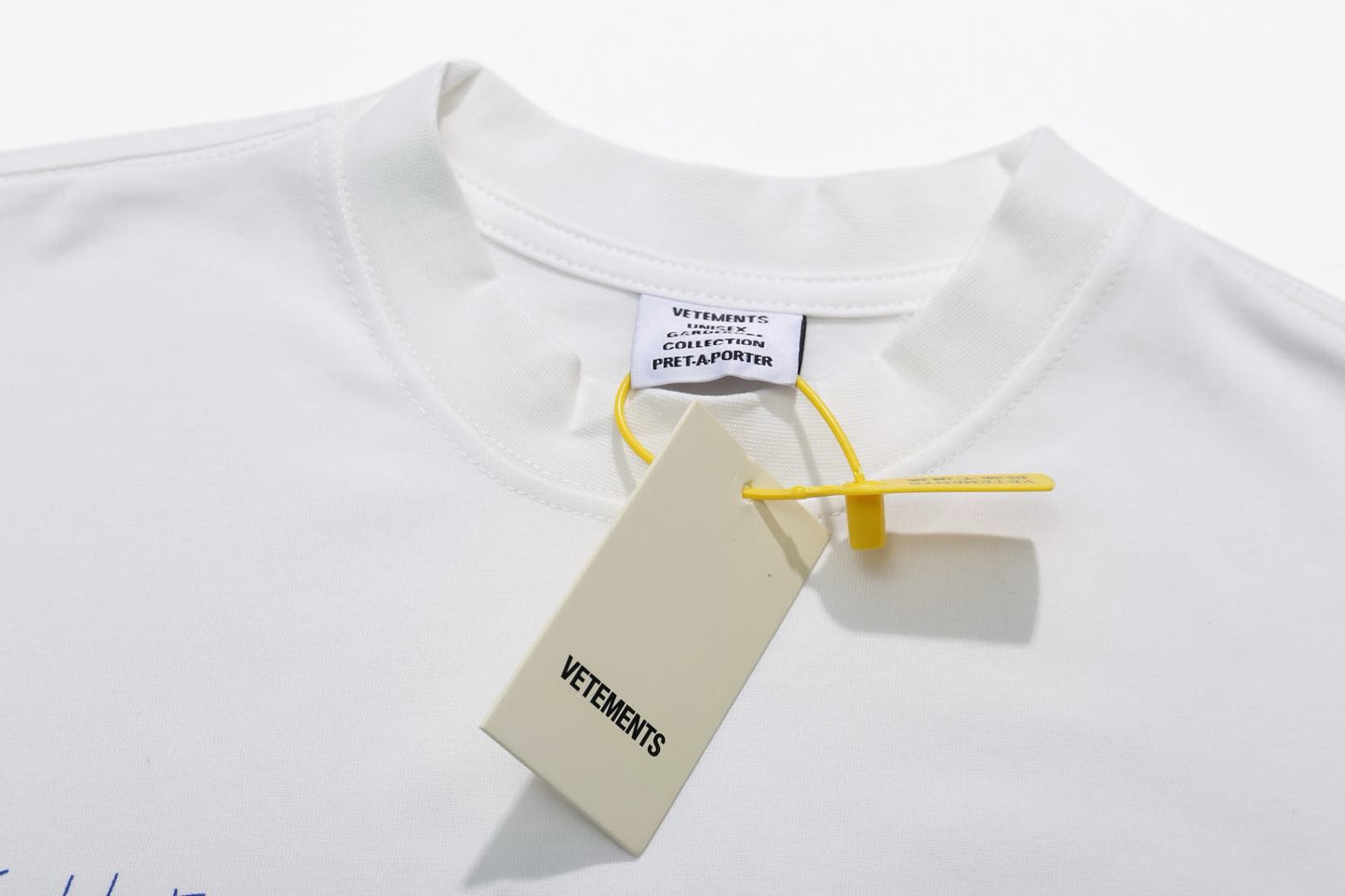 Weißes T-Shirt