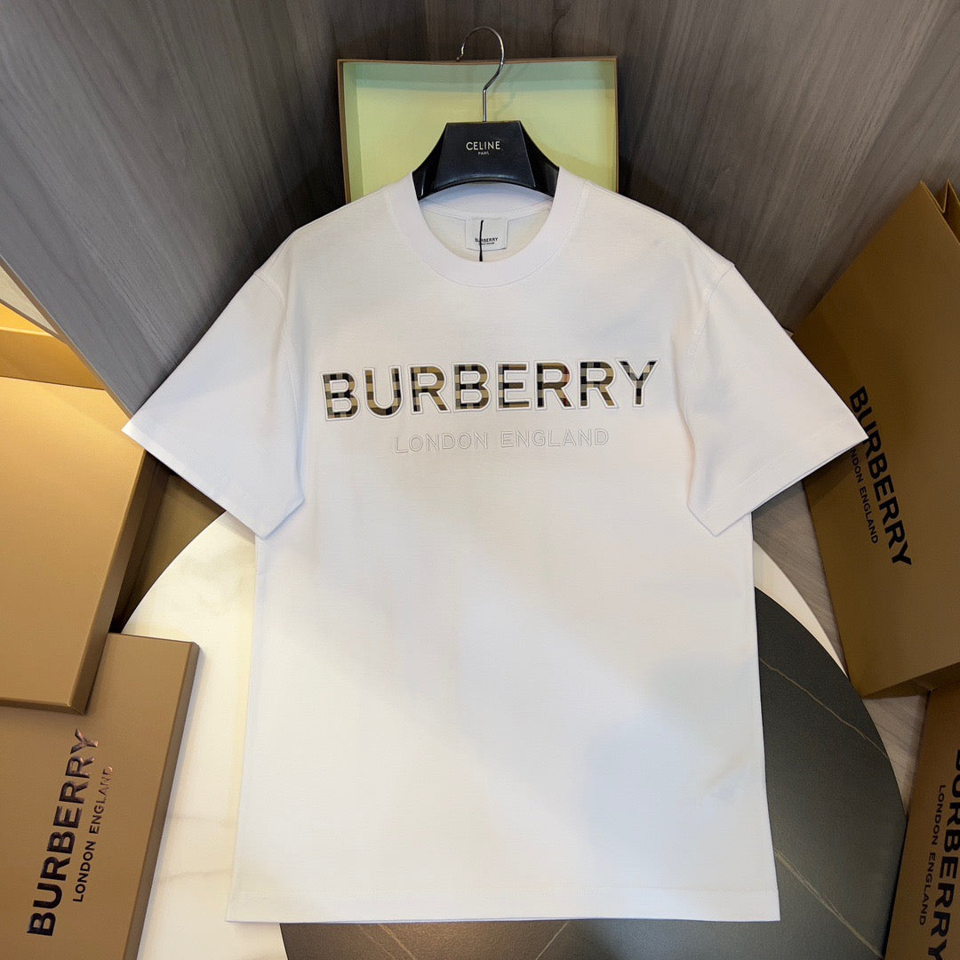 تي شيرت أبيض وأسود