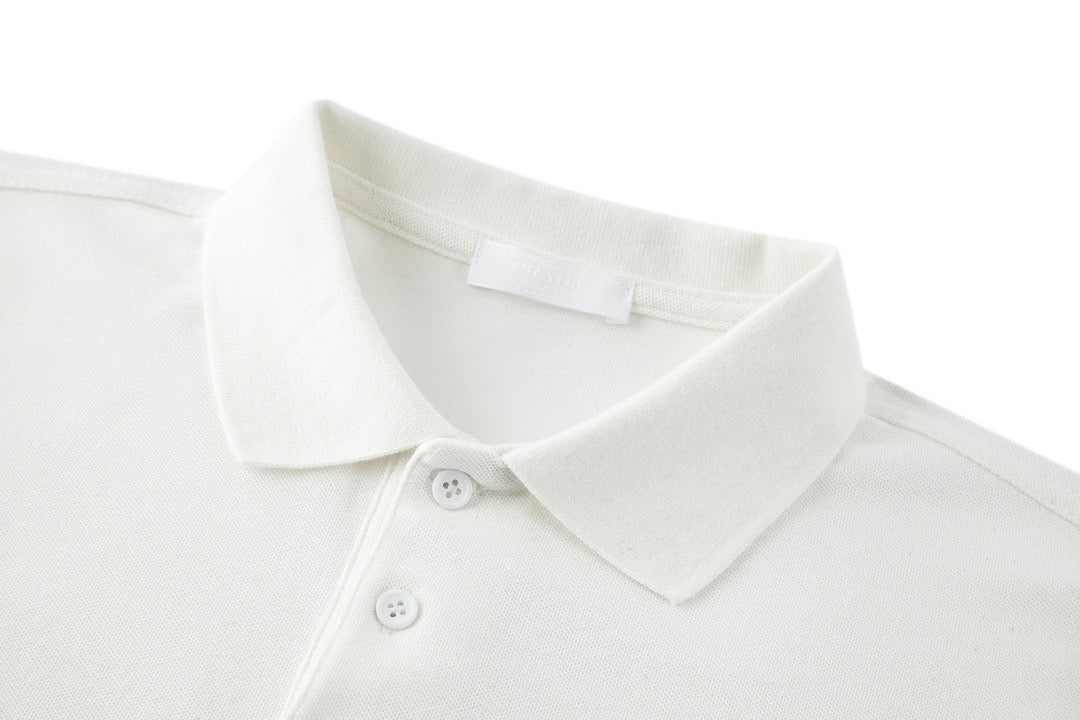 Polo blanco y negro