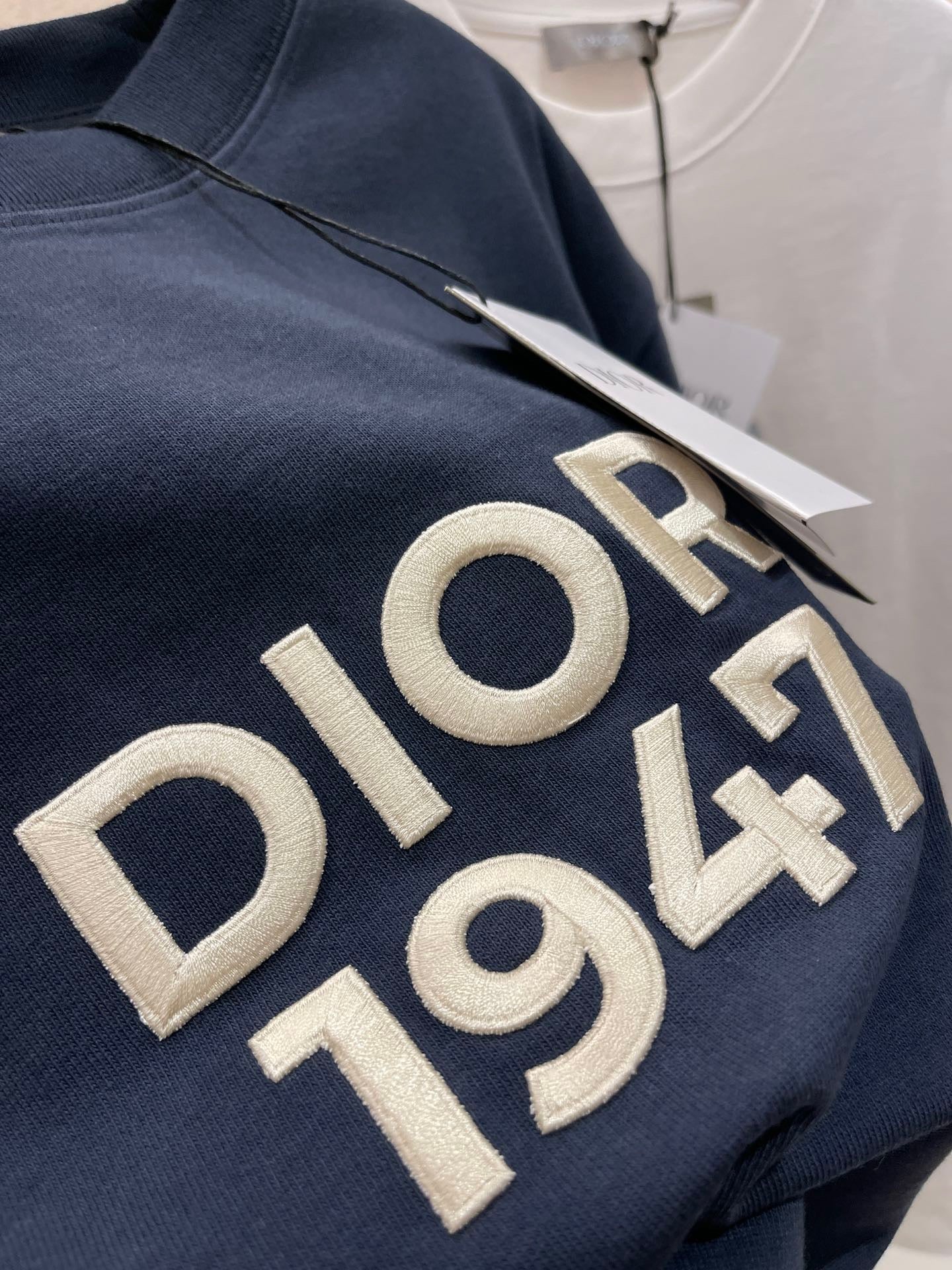 Blau-weißes T-Shirt