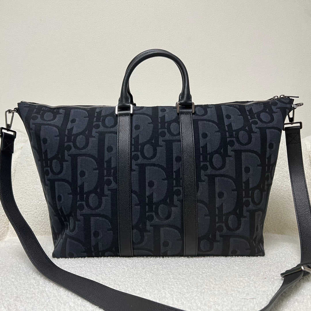 Blaue und schwarzgraue Tasche