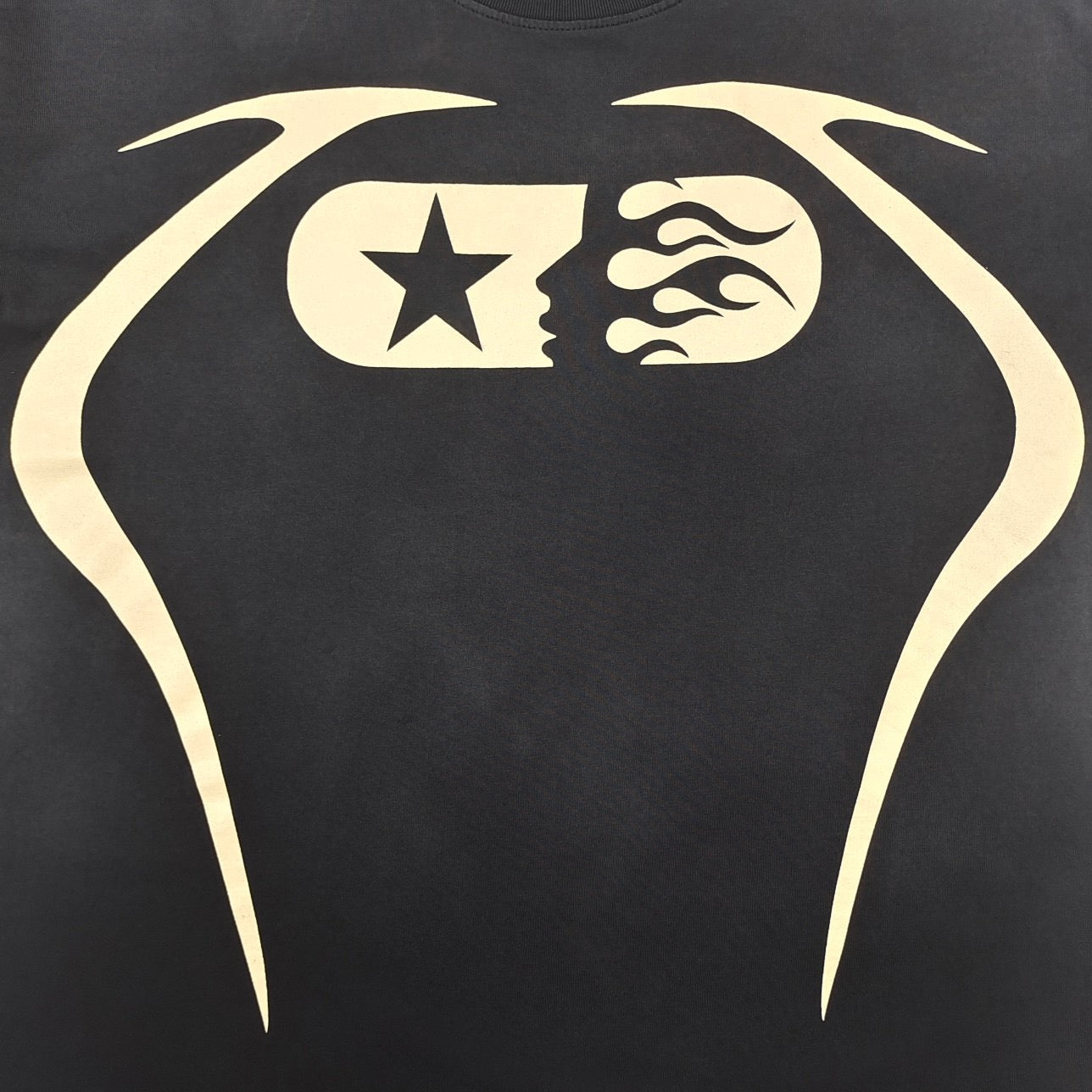 Camiseta negra oscura