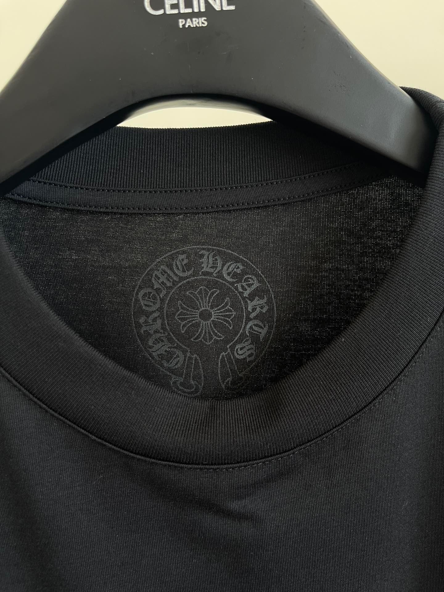 camiseta negra