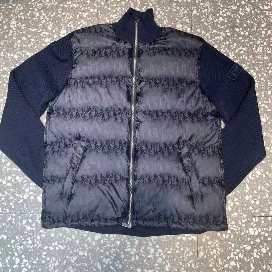 Schwarze, graue, blaue und weiße Jacke