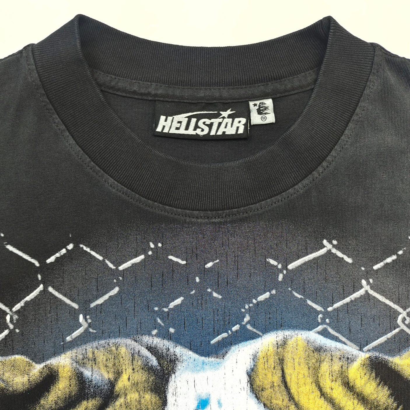 camiseta negra