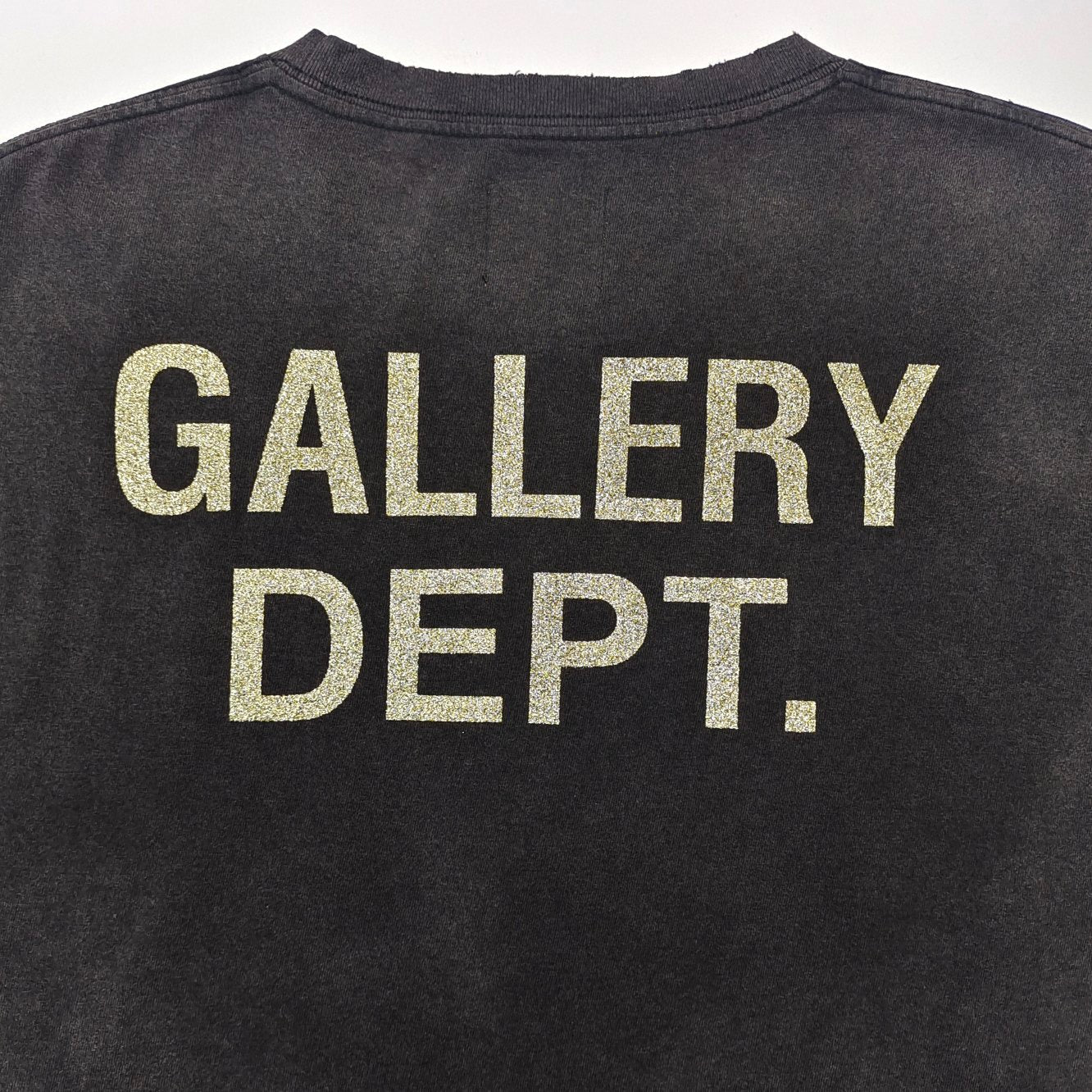 camiseta negra
