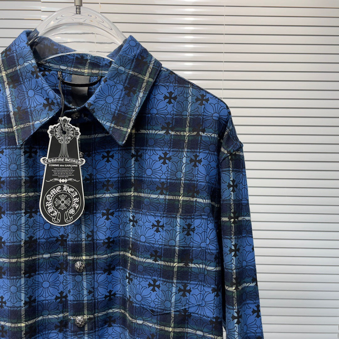 Camisa azul y negra