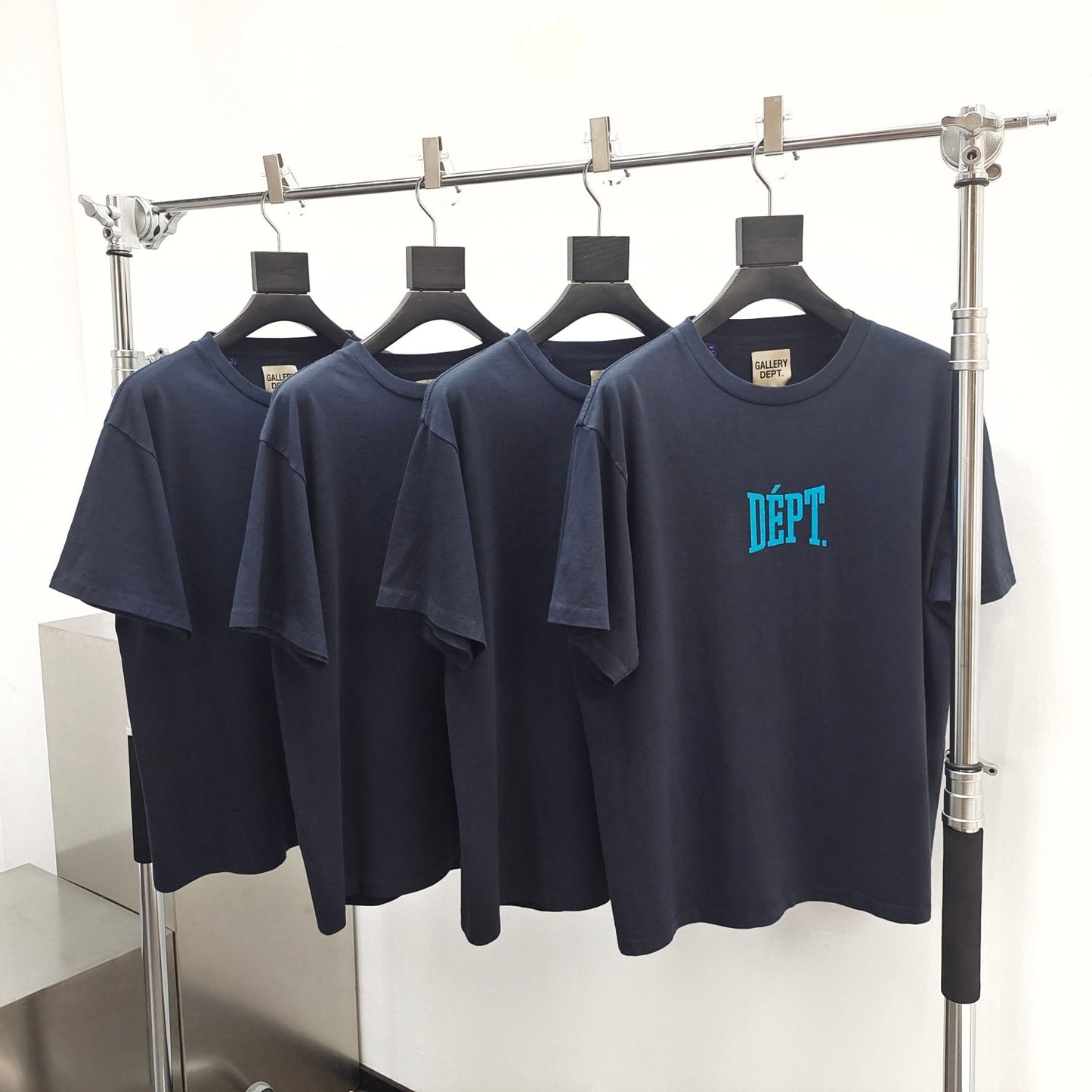 Camiseta blanca y negra