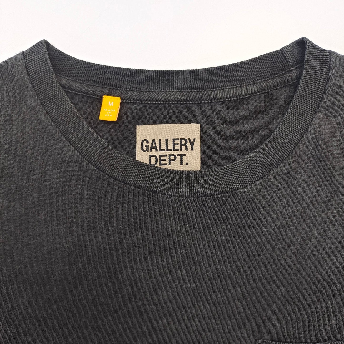 camiseta negra