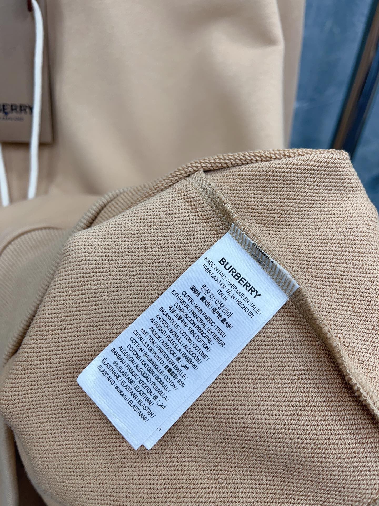 Sudadera con capucha negra, azul oscuro, gris y caqui