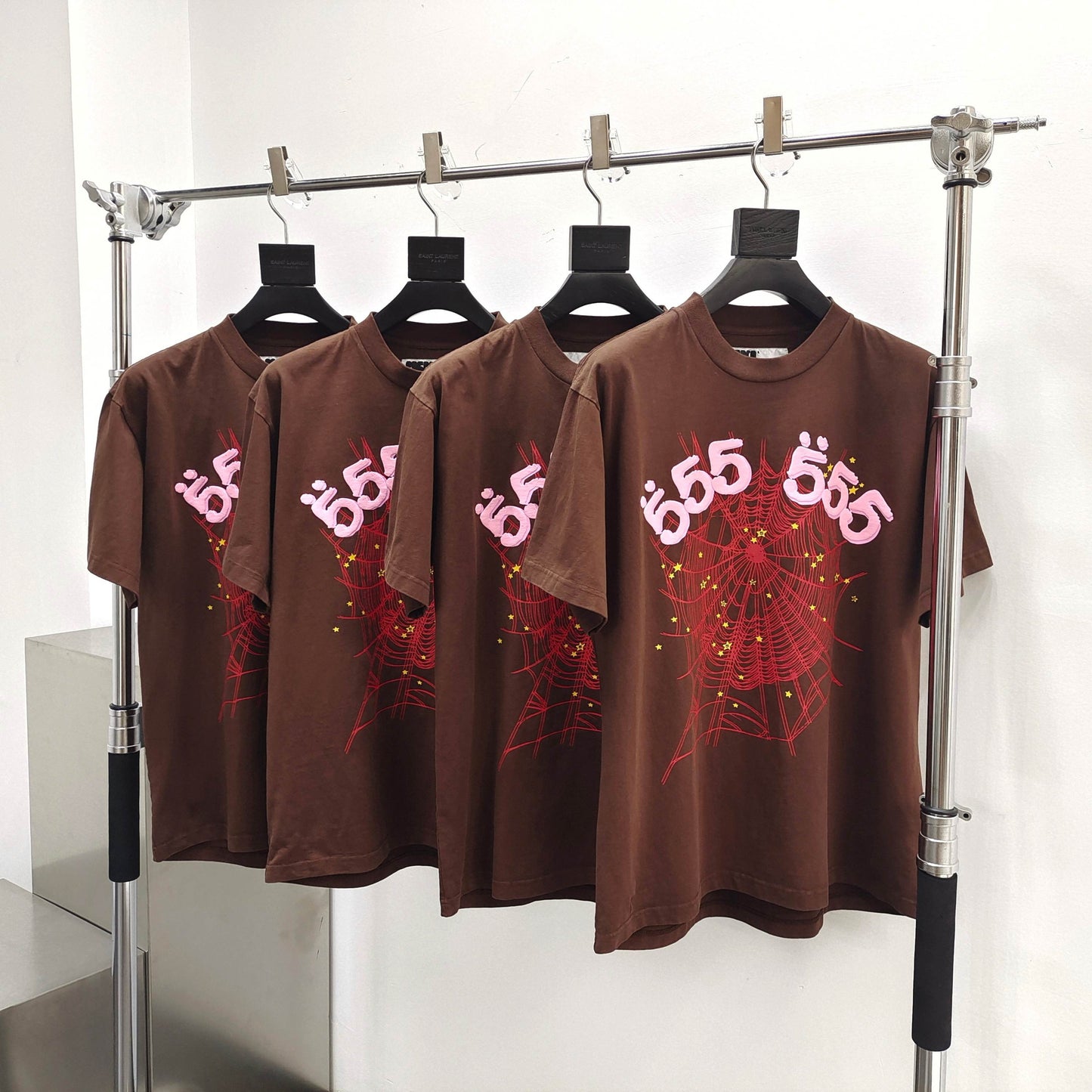 Braunes T-Shirt