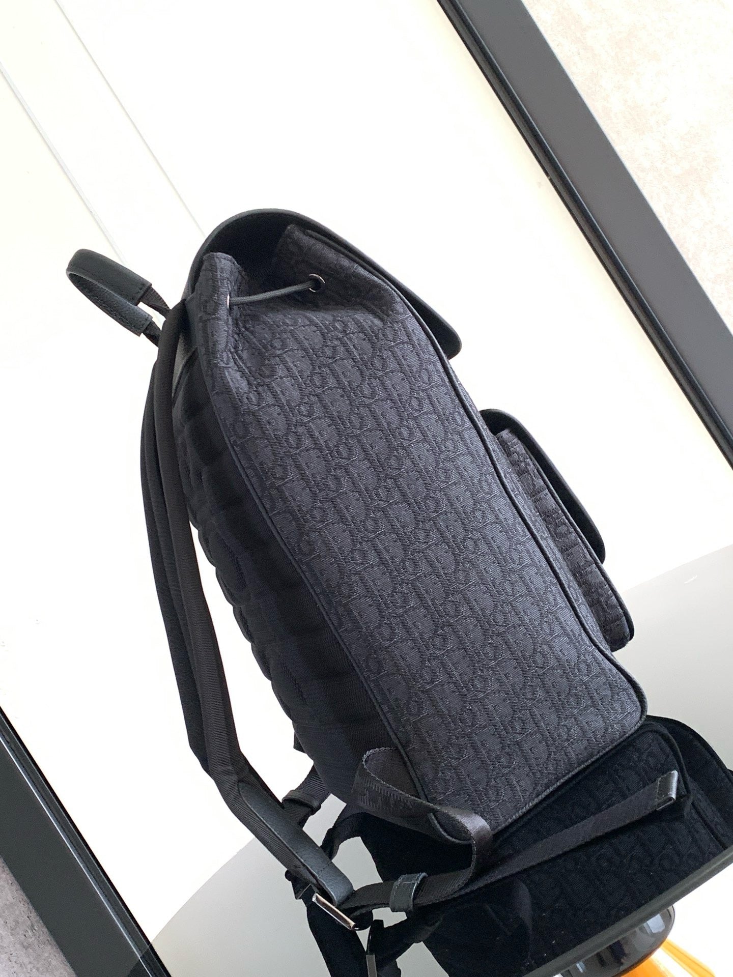 Bolso color albaricoque y negro