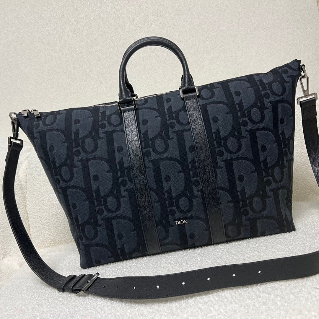 Blaue und schwarzgraue Tasche