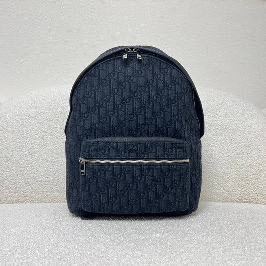 Blaue und schwarzgraue Tasche