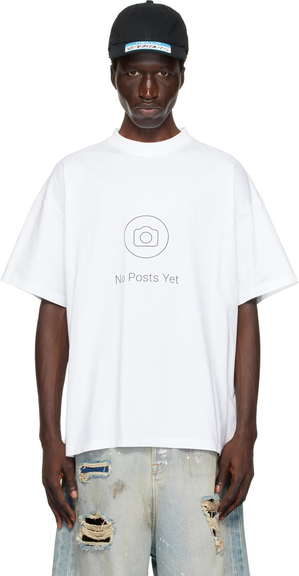 Weißes und schwarzes T-Shirt