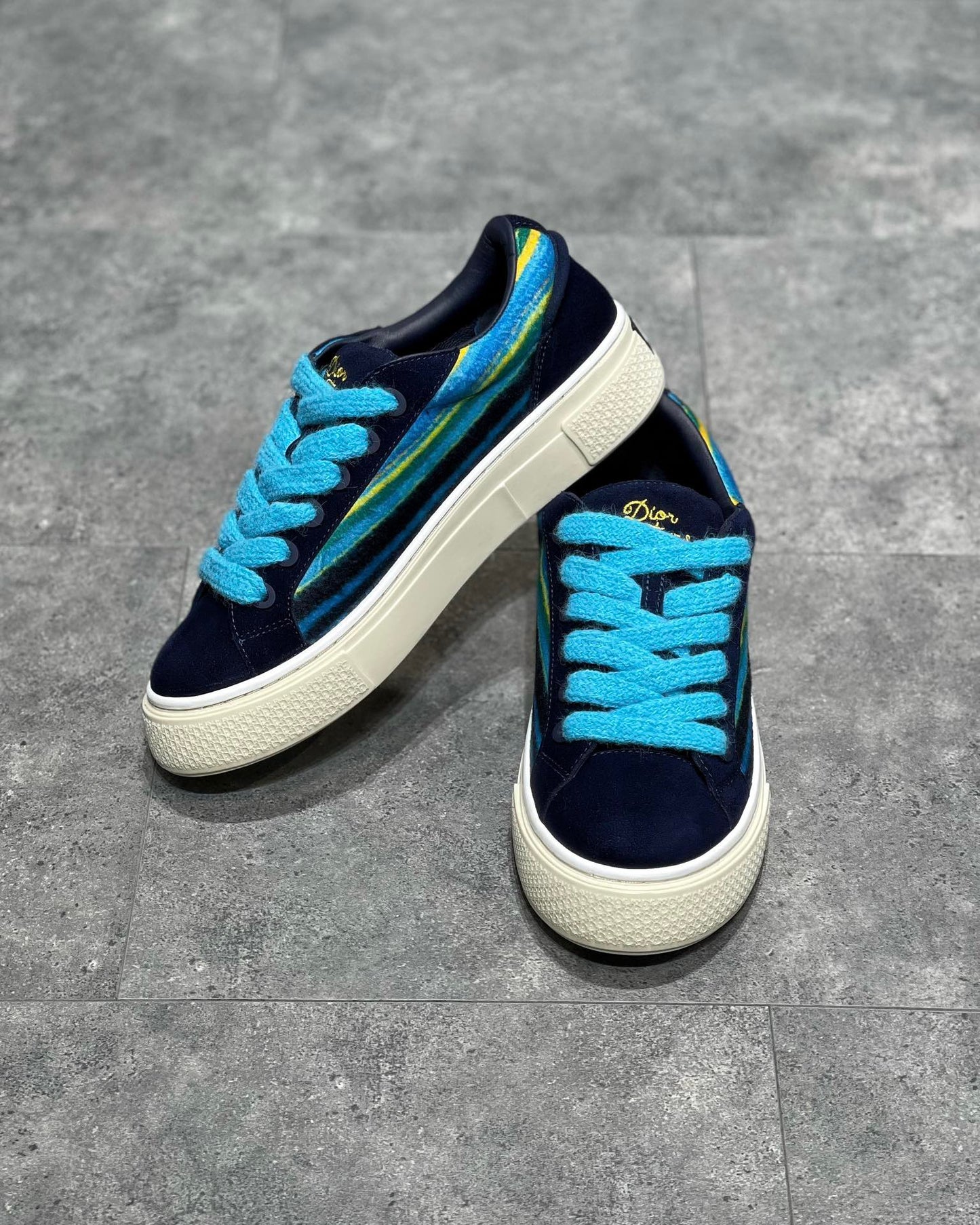 Mehrfarbige Schuhe