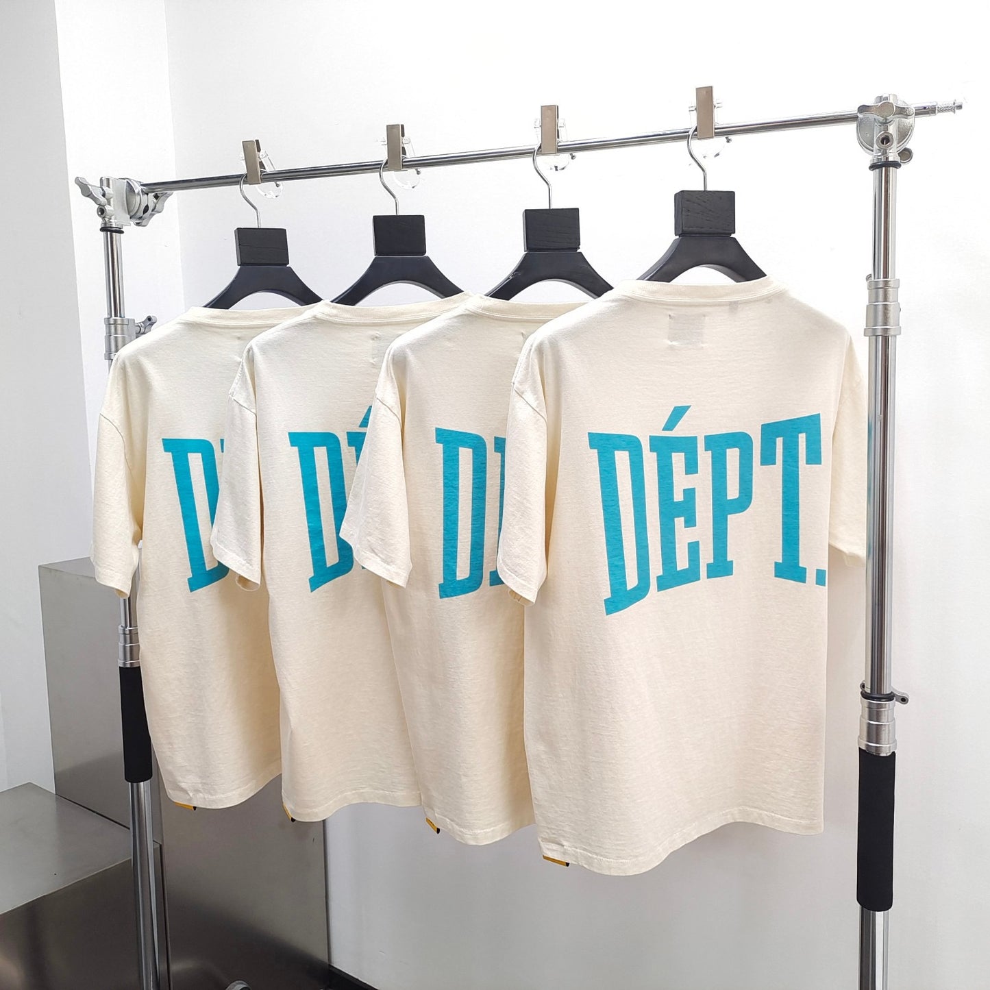 Camiseta blanca y negra