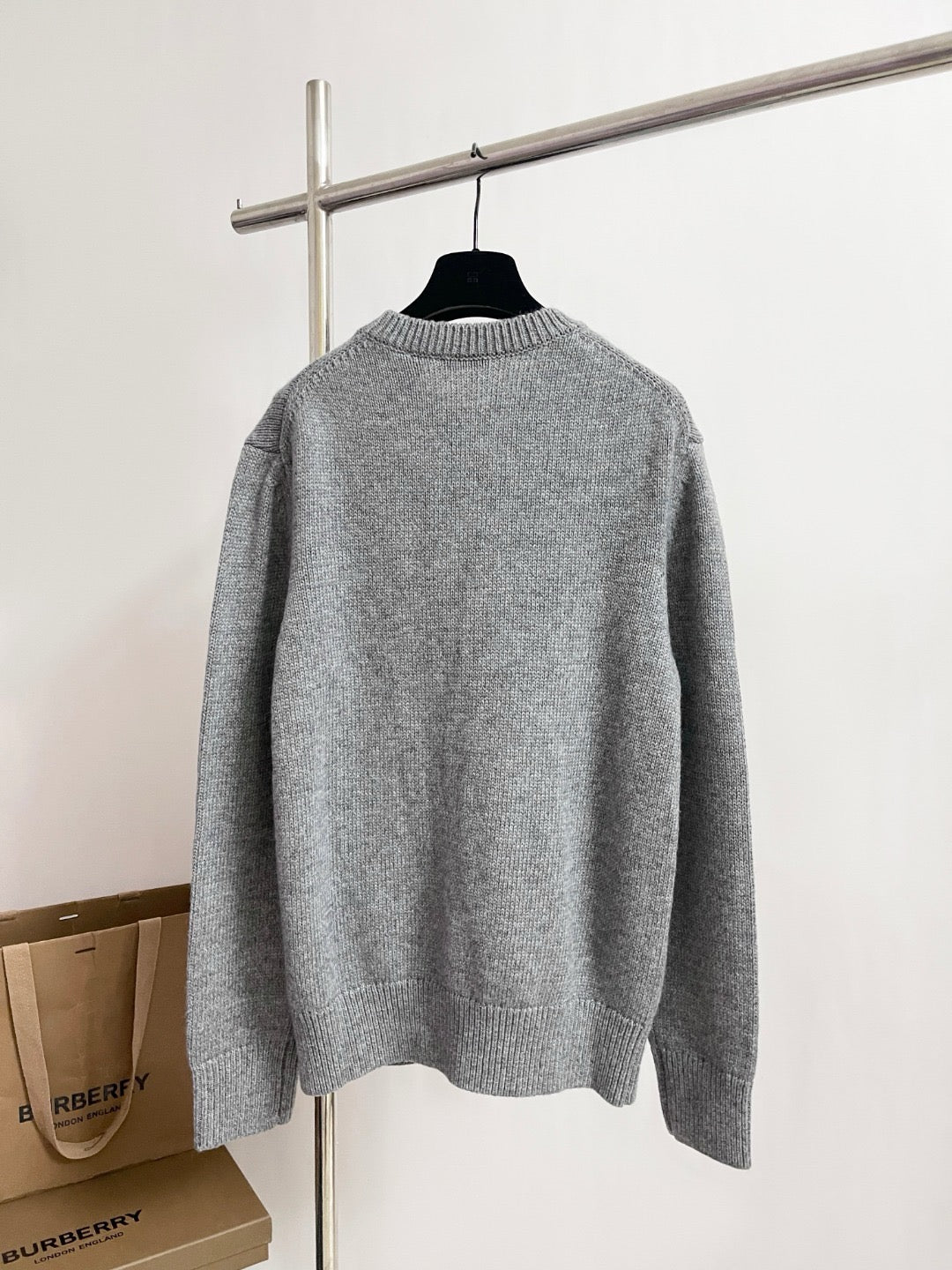 Jersey negro y gris
