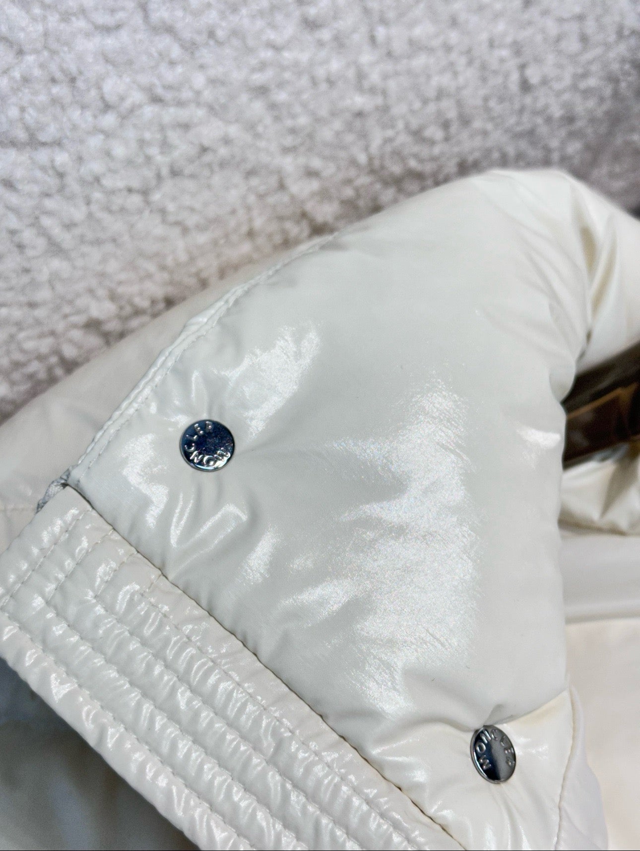 Chaqueta blanca y negra