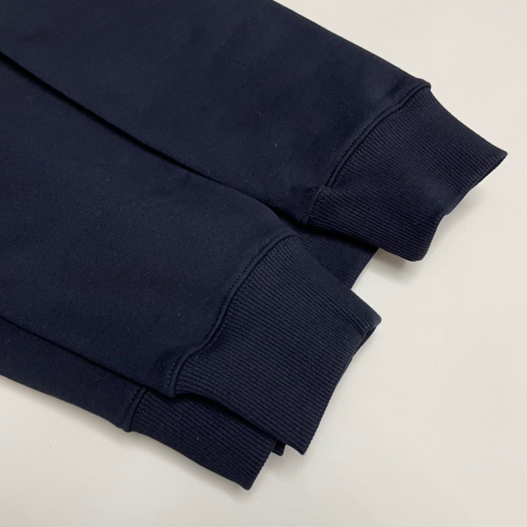 Sudadera con capucha negra y gris