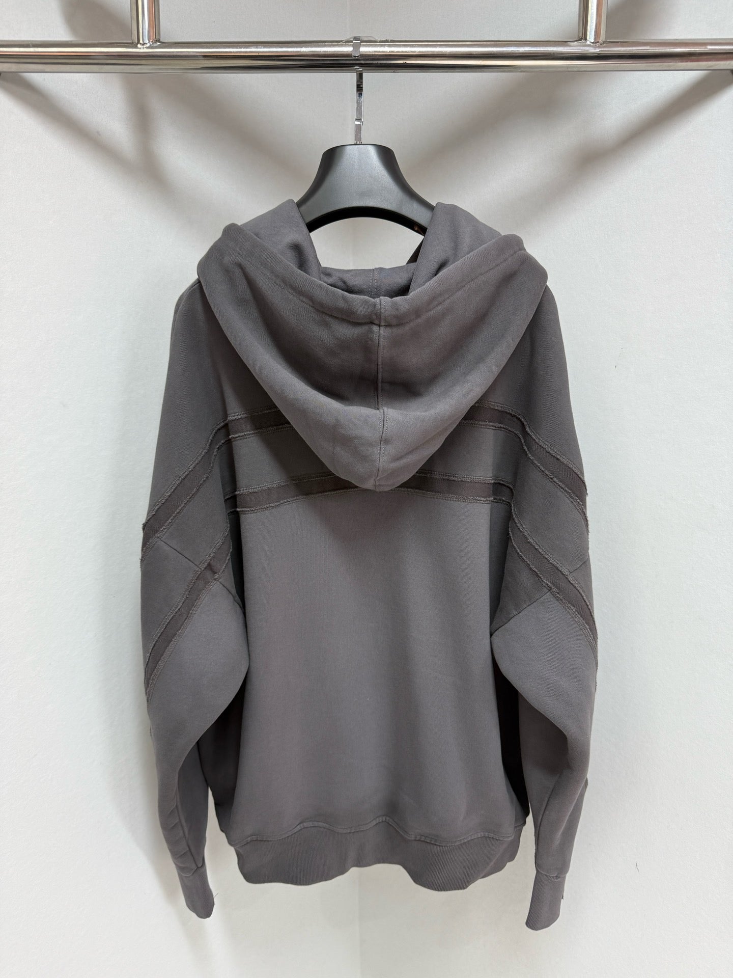 Sudadera con capucha gris oscuro