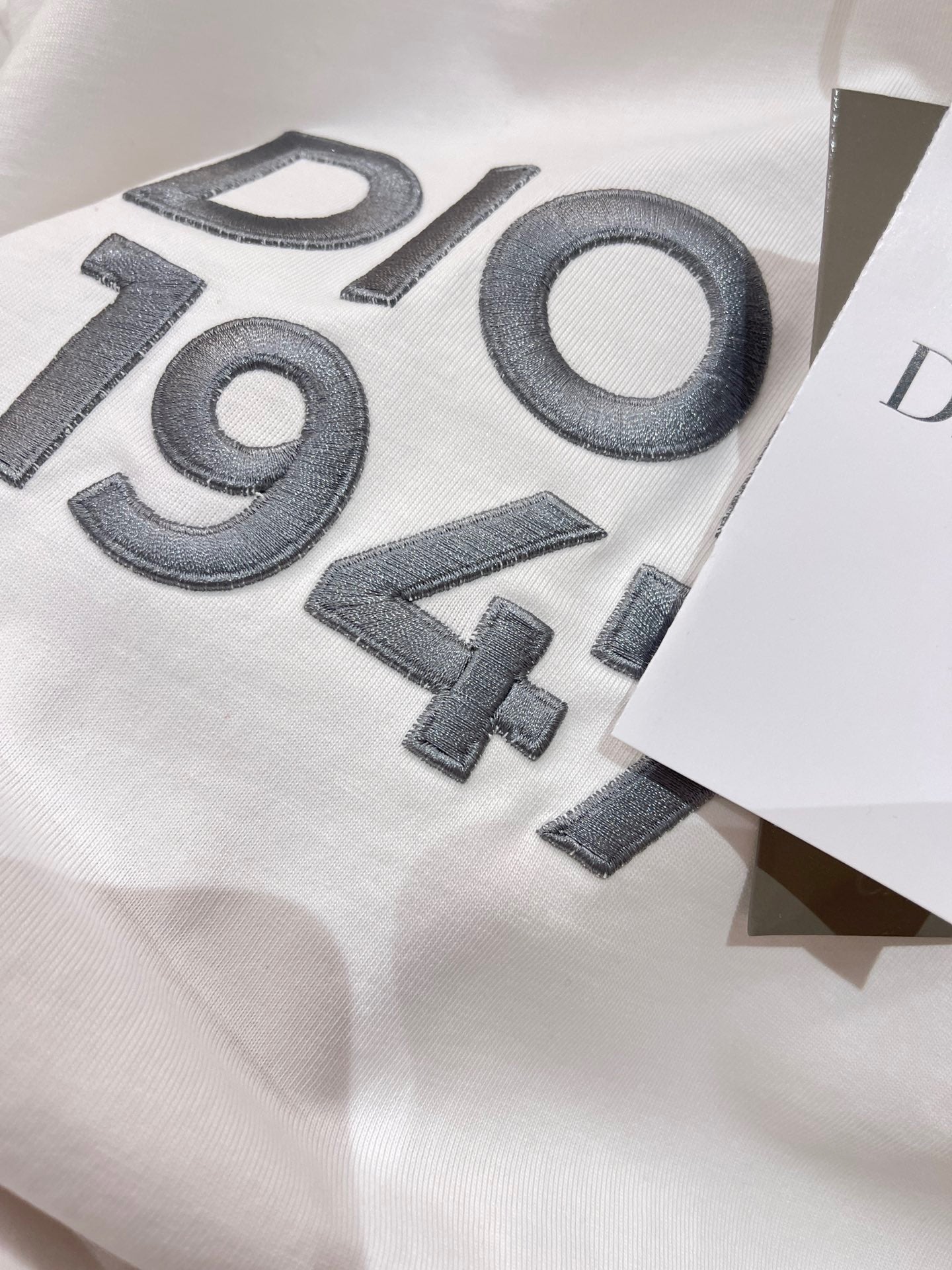 Blau-weißes T-Shirt