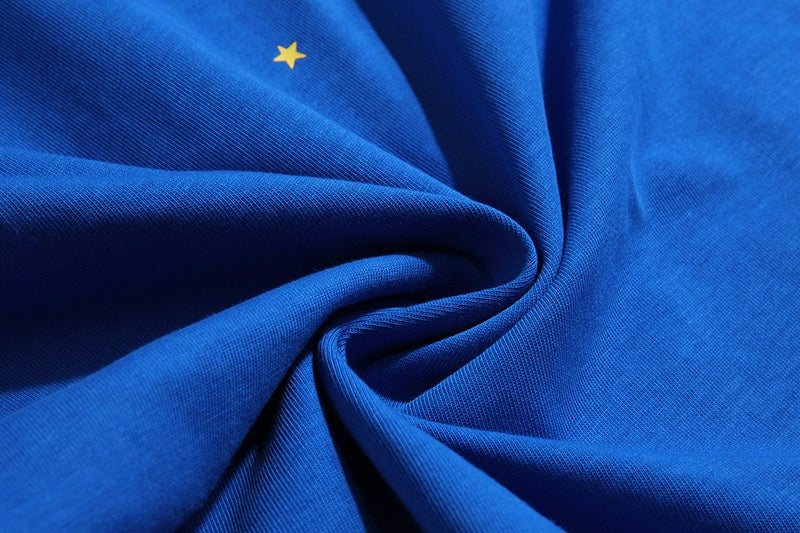Camiseta azul y azul cielo