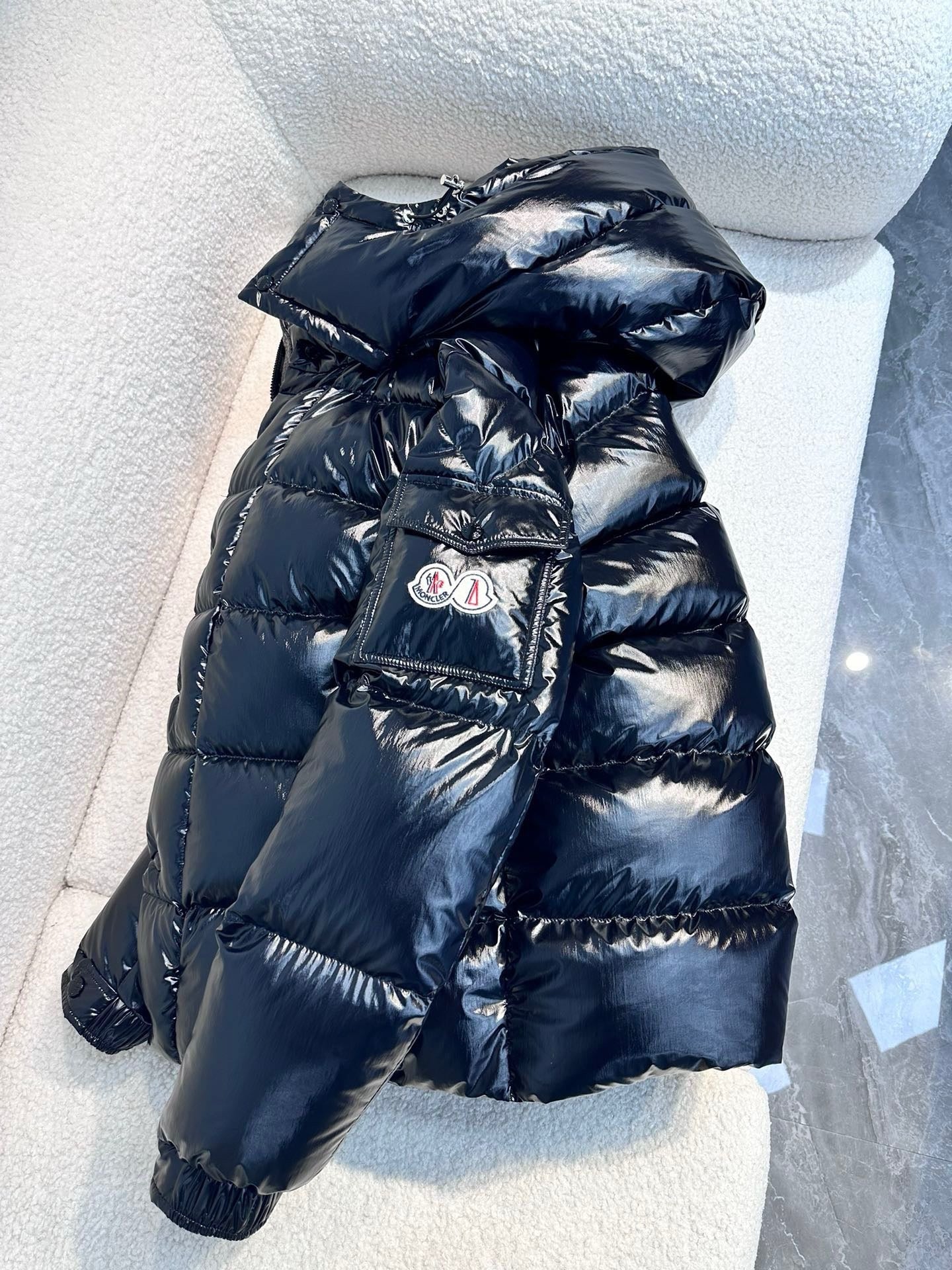 Chaqueta blanca y negra