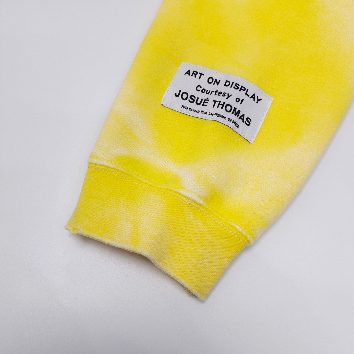 Sudadera con capucha amarilla y rosa