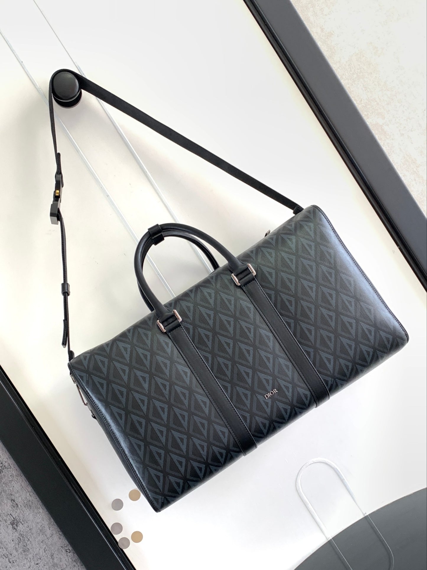 Bolso gris y negro