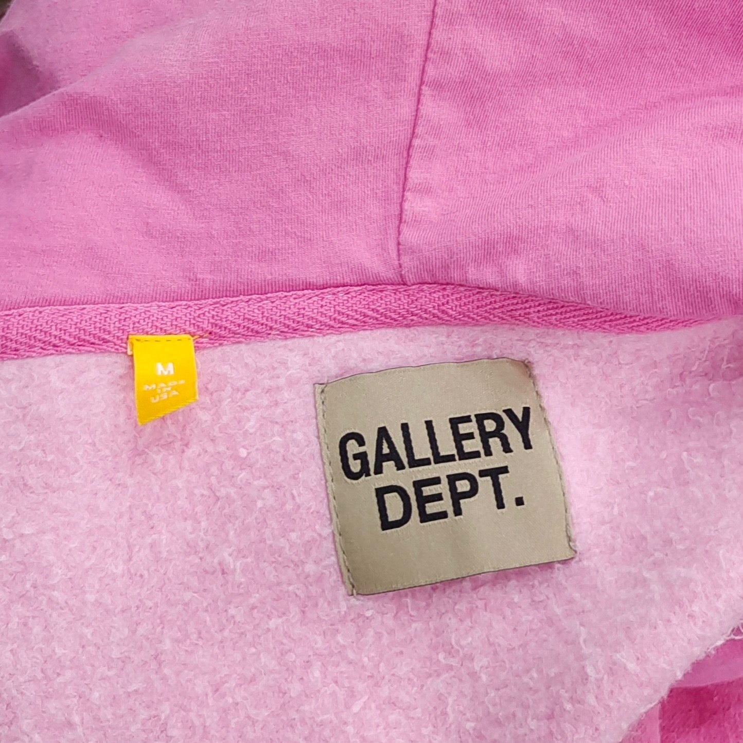 Sudadera con capucha amarilla y rosa
