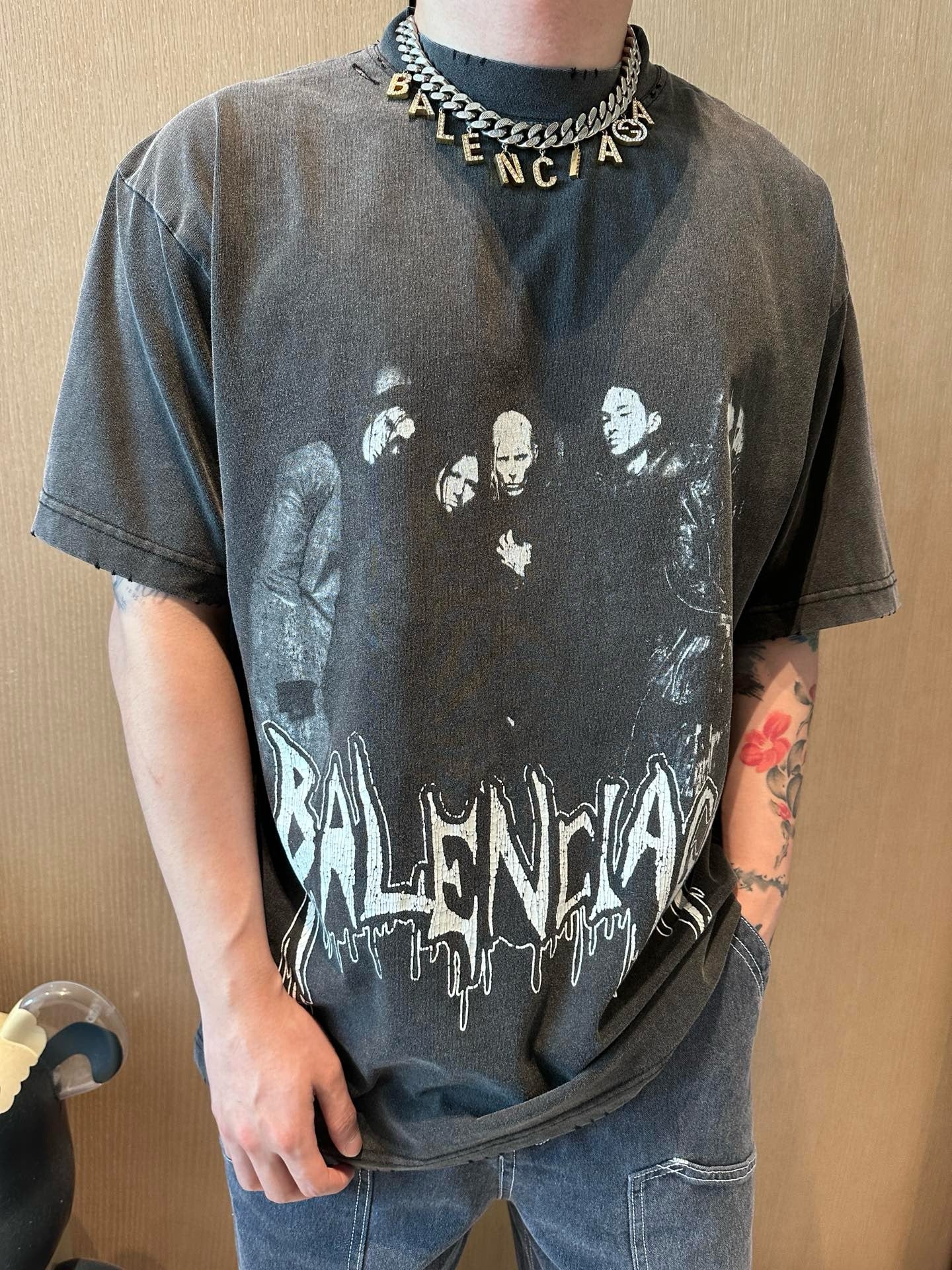 Camiseta negra oscura