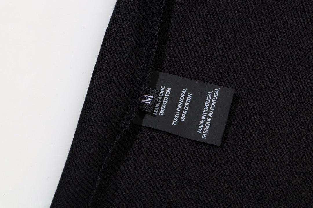 Schwarzes T-Shirt