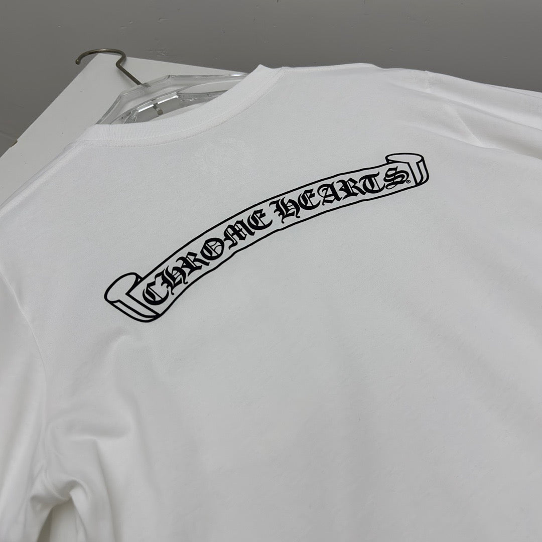 Camiseta en blanco y negro